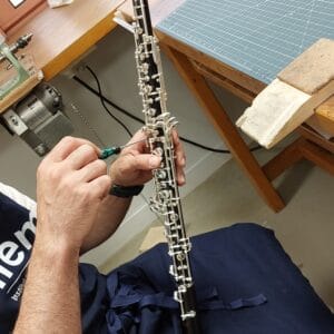 Maintenance du hautbois : Diagnostic, réparation et réglages professionnels