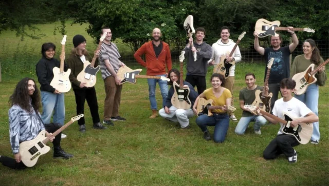 Après les prouesses de nos BMA2 Guitare, place aux réalisations spectaculaires de nos CAP2 en Guitare Électrique ! 
Des heures de dévouement, de patience et de minutie ont été investies dans chaque instrument. Le résultat ? 
Des guitares qui vont vous époustoufler.
 On est super fiers de nos élèves ! 

#itemmlemans #ofcourselemans #france2030 #fedelima #reditech #cpnef #campusversailles #afdas #paysdelaloire #PDL #ministeredutravail #ministereeducationnationale #DRACPDL #fondationbettencourtschueller #fondationBS #ministèredelaculture #regionpaysdelaloire  #PassionGuitare #ProjetsEtudiants #LutherieFrançaise 
#CSFI #CSMM #ISFF 
#formation #CAP #BMA #guitare #lutherie #metierdart